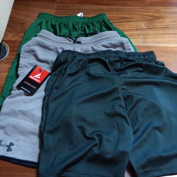 3 kids athletics shorts. Euc kid medium - Picture 5 of 5